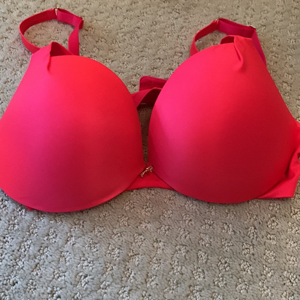 Victoria Secret push-up Plunge bra 34D also fits 36C